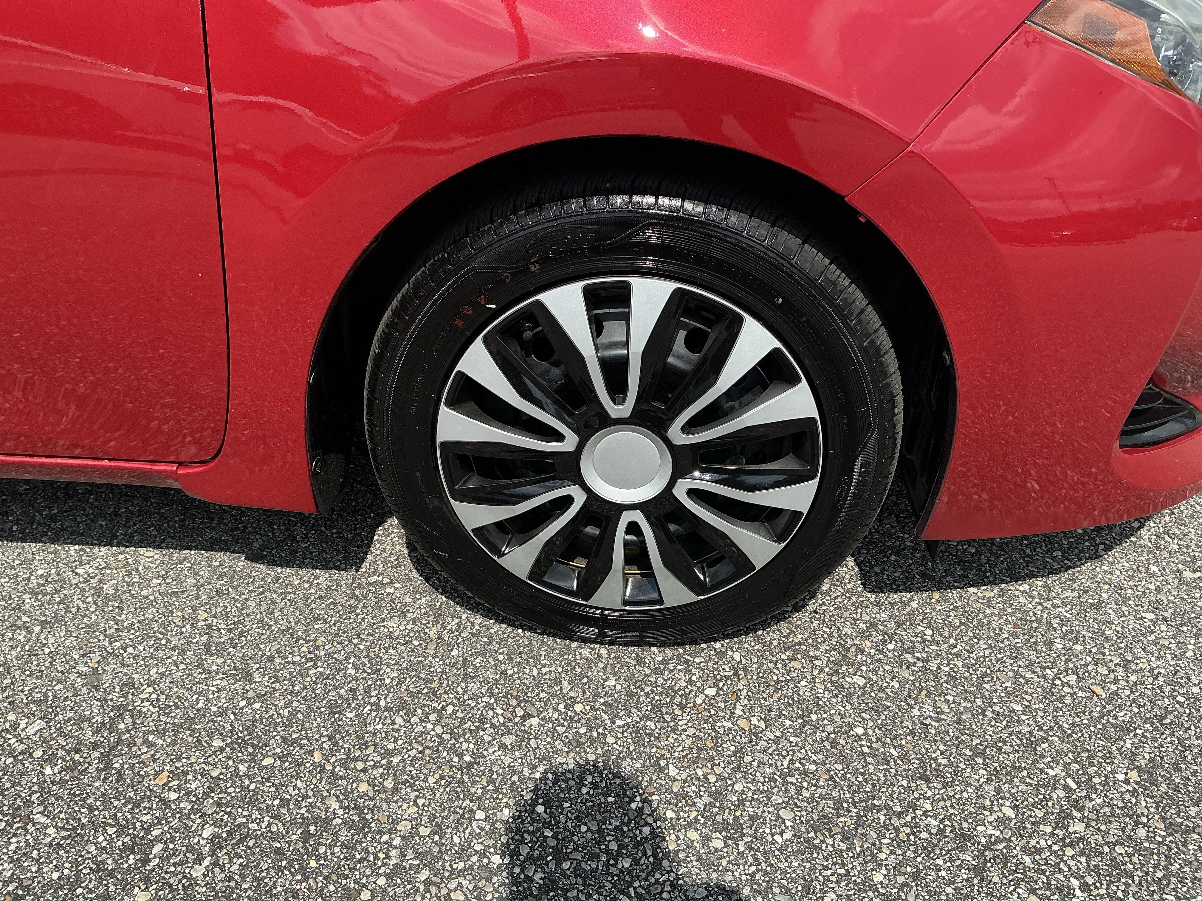 Used 2018 Toyota Corolla LE FWD image 11