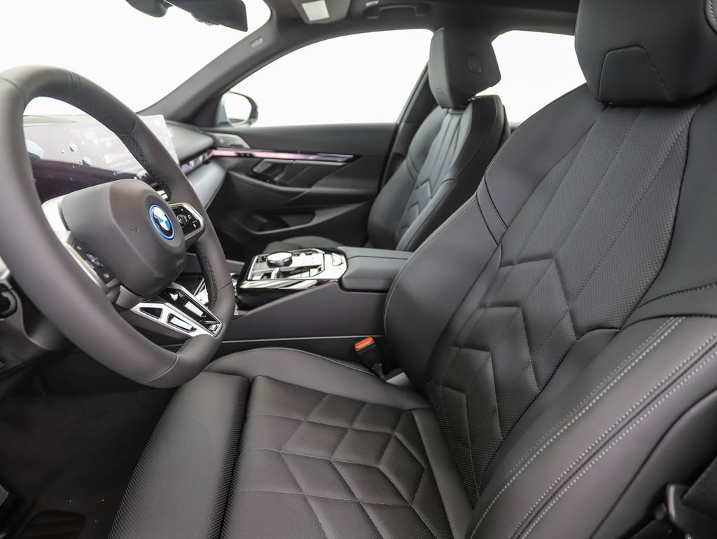 New 2026 BMW 550e xDrive image 12