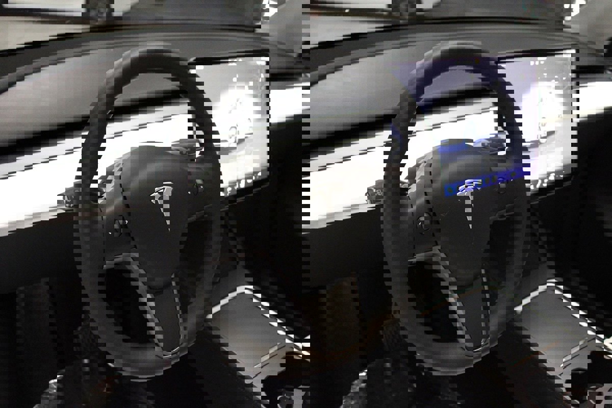 Used 2024 Tesla Model Y Long Range image 25