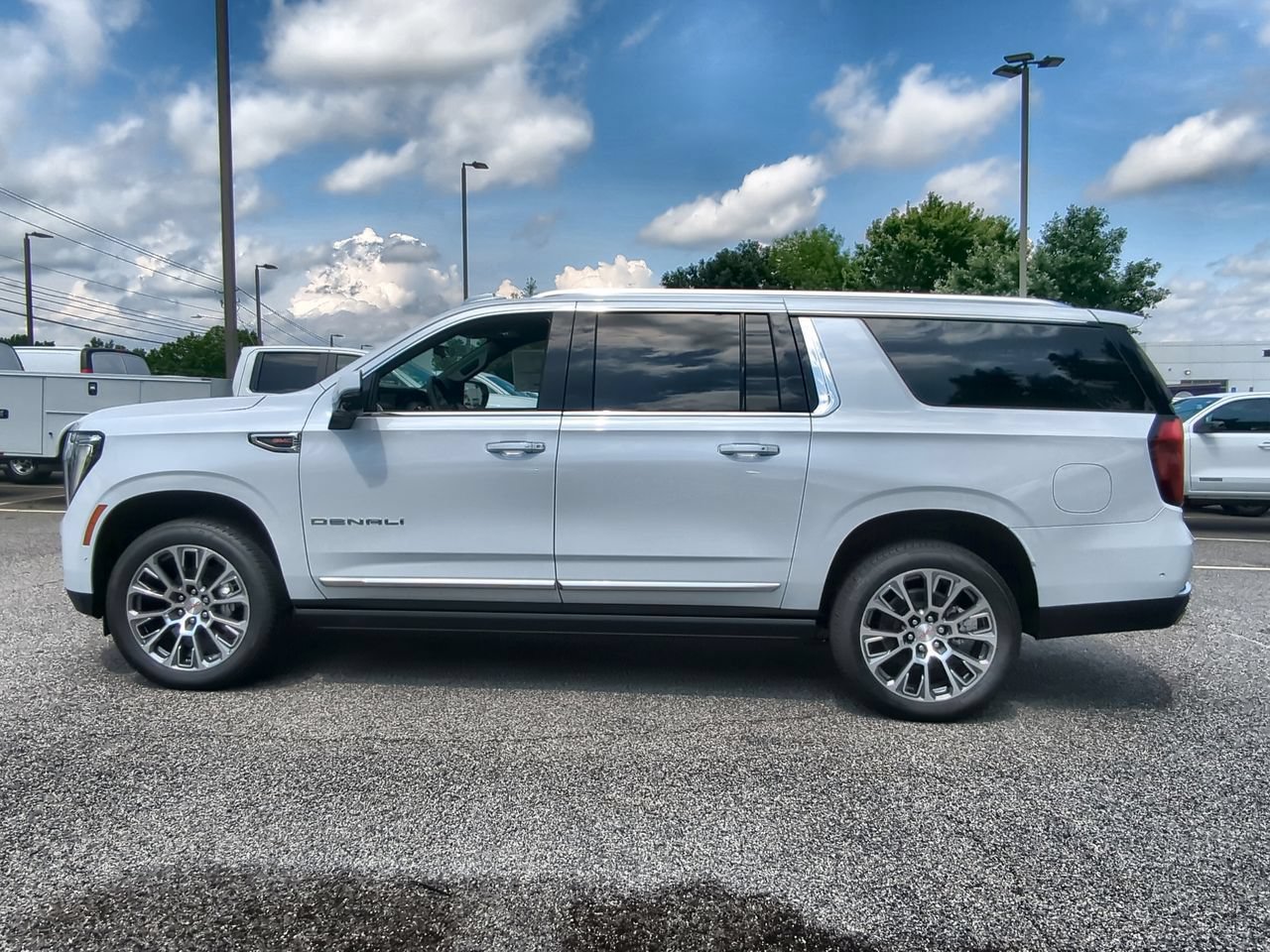 New 2026 GMC Yukon XL Denali w/ Denali Reserve Package AWD/4WD image 5