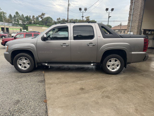 Used 2012 Chevrolet Avalanche LT w/ Suspension Package, Off-Road AWD/4WD image 6