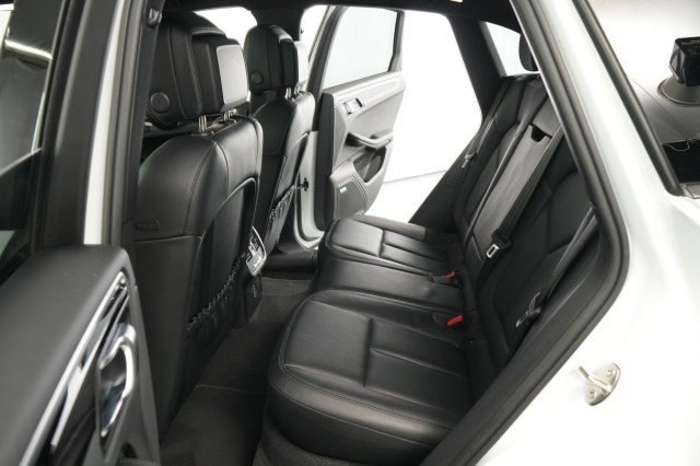 Used 2023 Porsche Macan AWD/4WD image 50