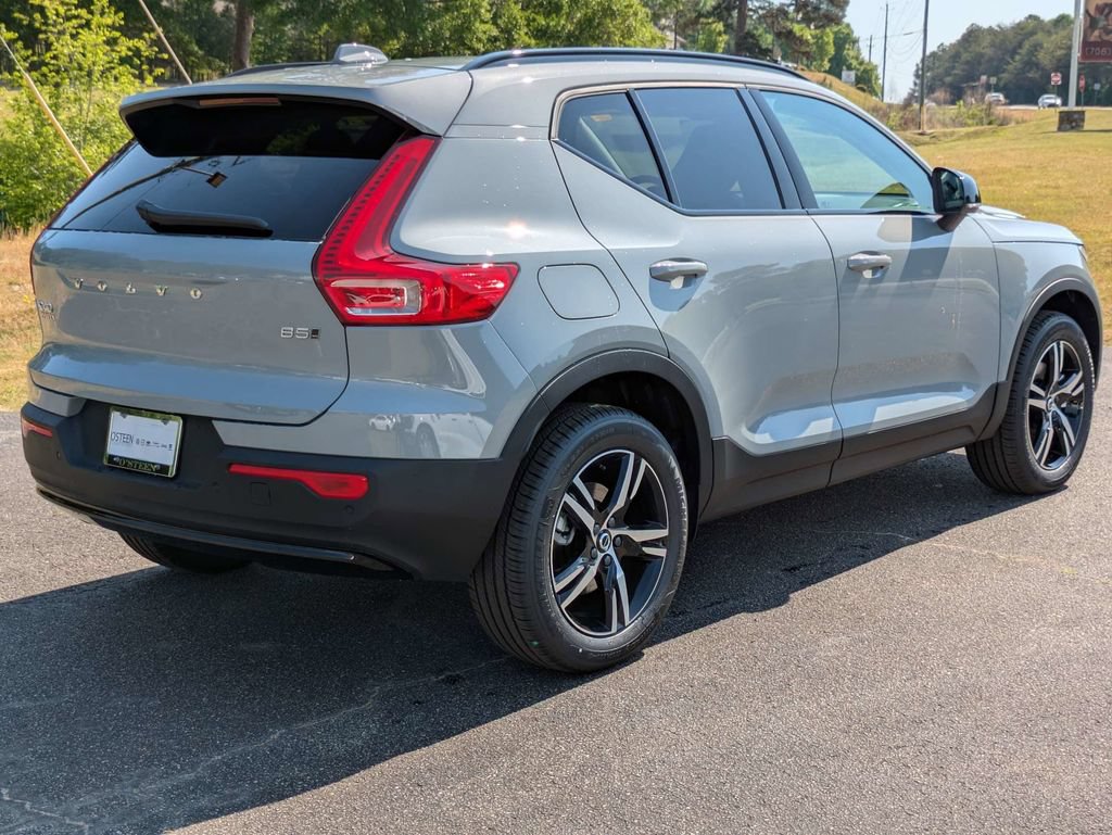 New 2026 Volvo XC40 B5 Core AWD/4WD image 6