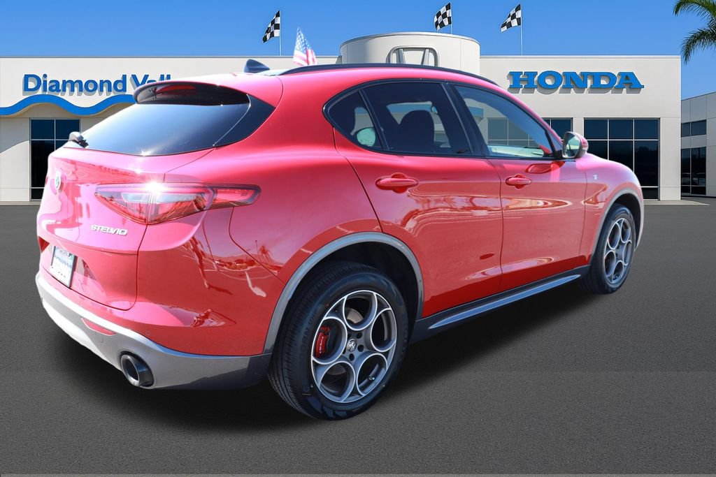 Used 2023 Alfa Romeo Stelvio Ti AWD/4WD image 8