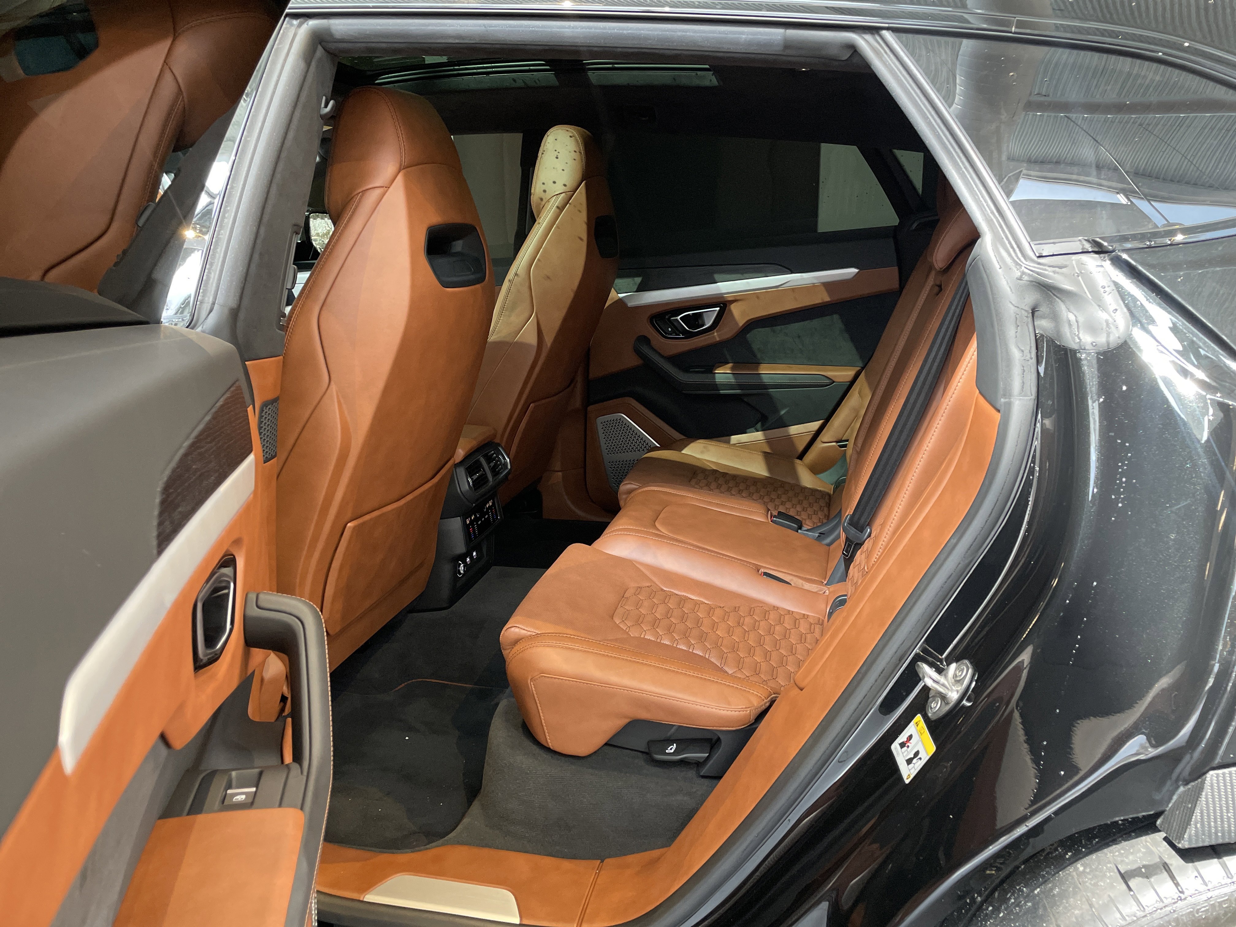 Used 2021 Lamborghini Urus AWD/4WD image 37