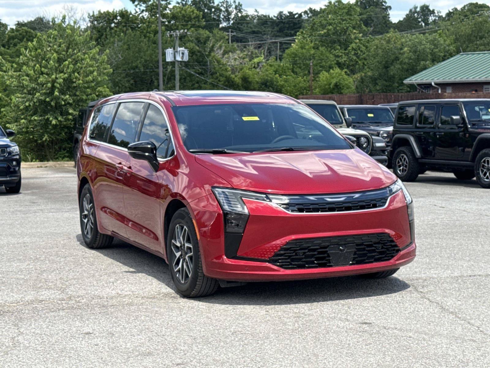 New 2027 Chrysler Pacifica Limited FWD image 3