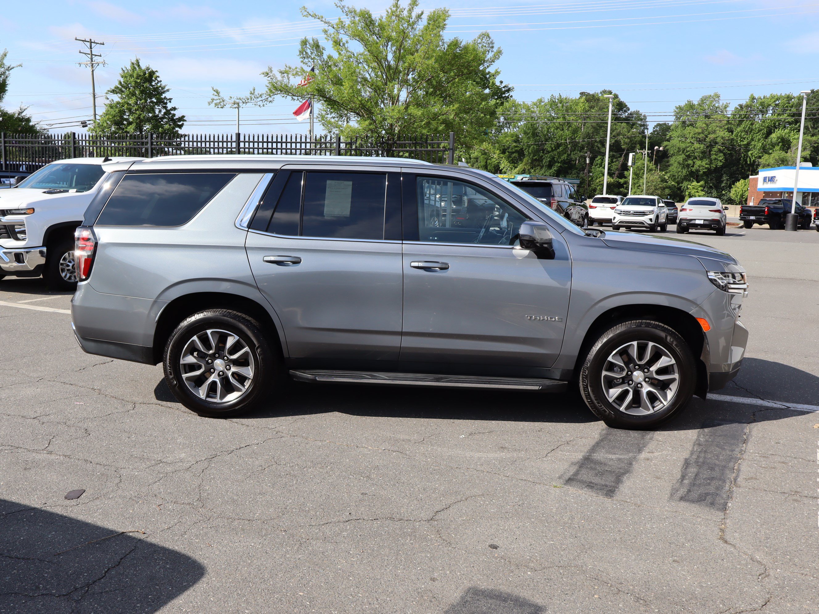 Used 2022 Chevrolet Tahoe LT w/ LT Signature Package AWD/4WD image 11
