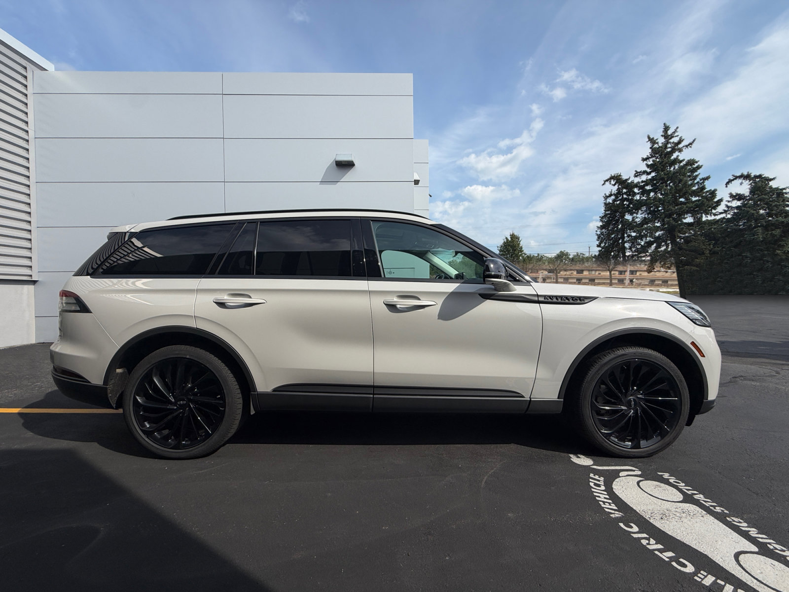 Used 2025 Lincoln Aviator Reserve w/ Equipment Group 201A AWD/4WD image 9