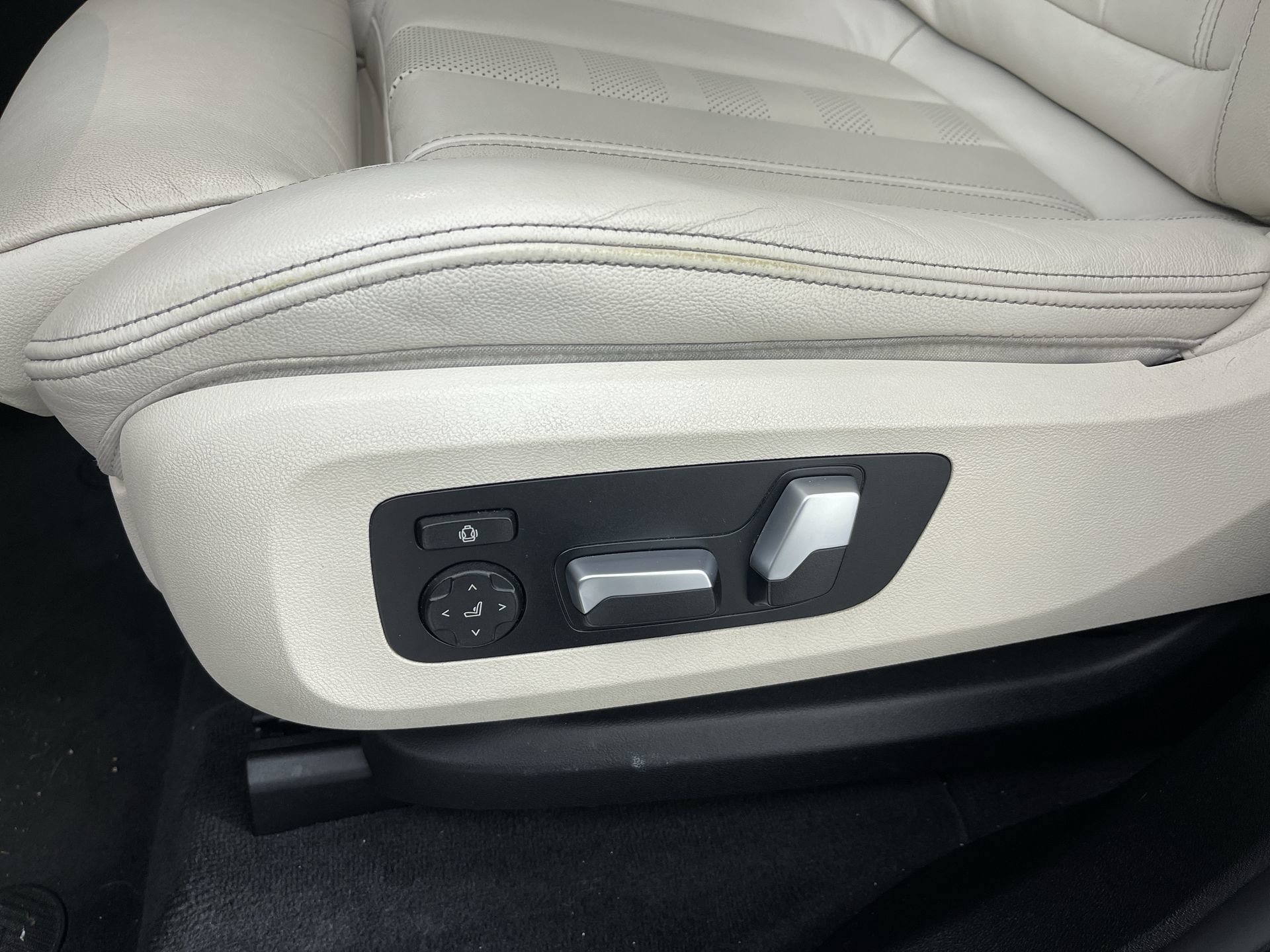 Used 2021 BMW X5 xDrive40i w/ Convenience Package AWD/4WD image 14