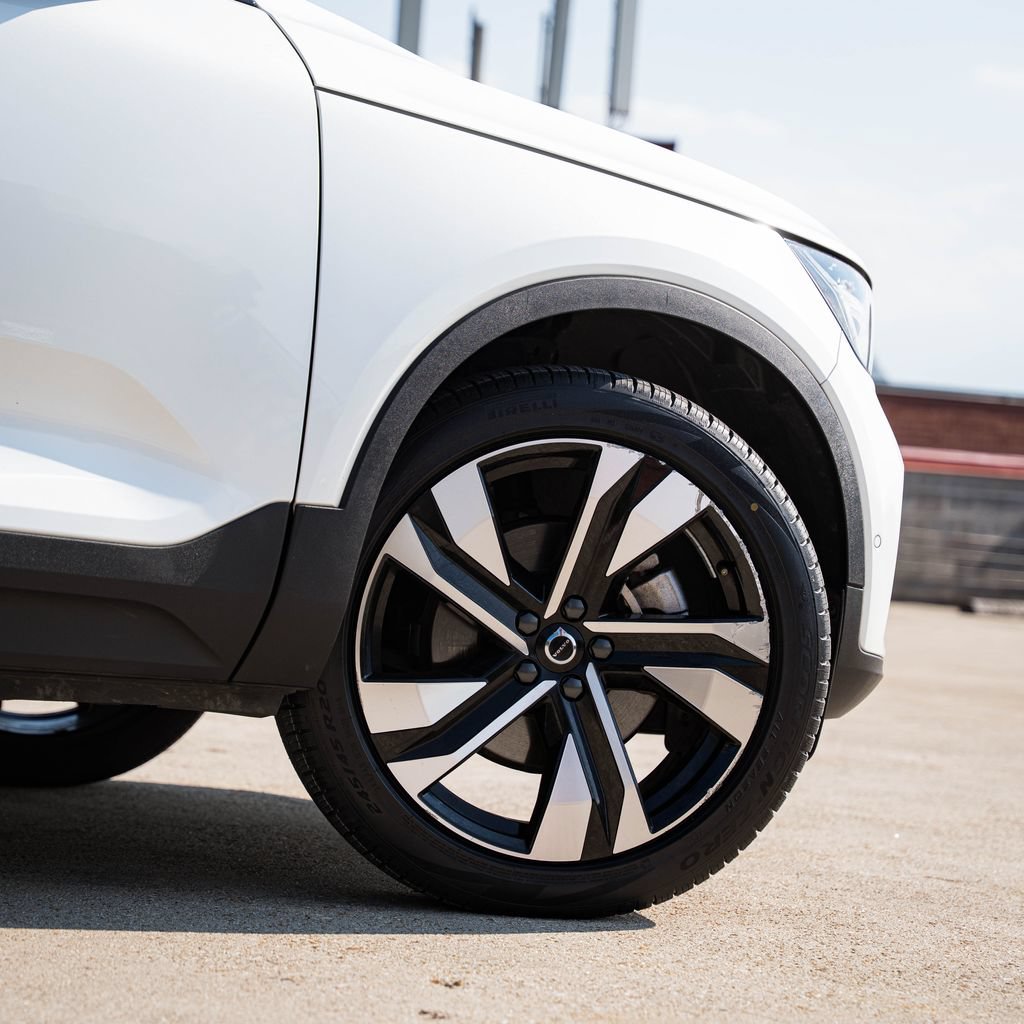 Certified 2023 Volvo XC40 B5 Plus w/ Protection Package Premier AWD/4WD image 7