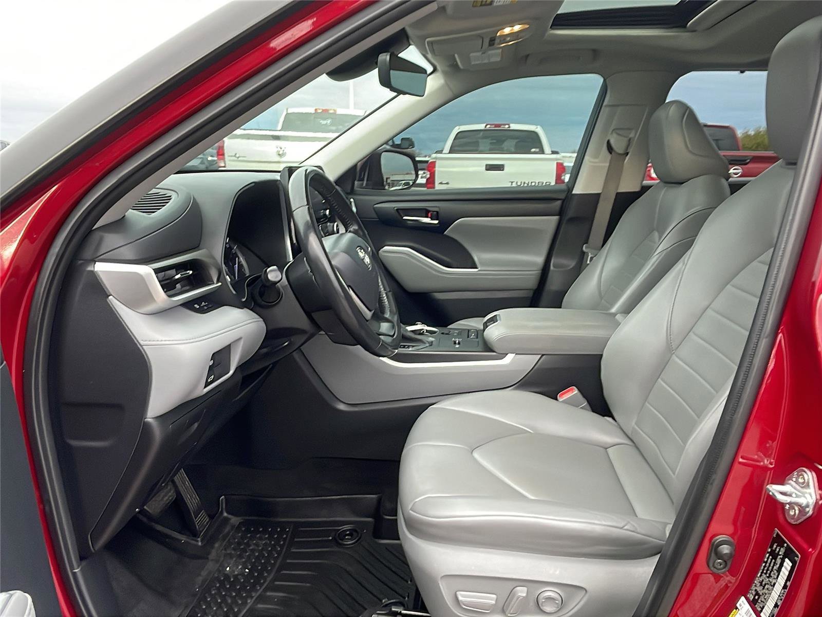 Used 2022 Toyota Highlander XLE image 21