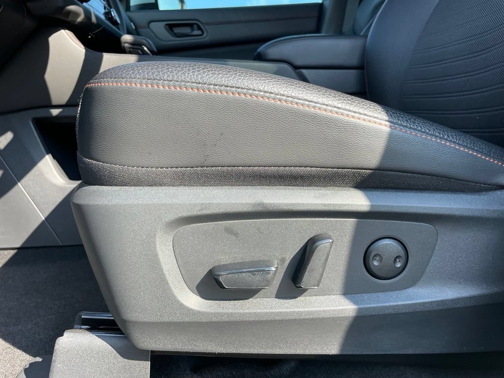 Used 2025 Nissan Pathfinder Rock Creek AWD/4WD image 24