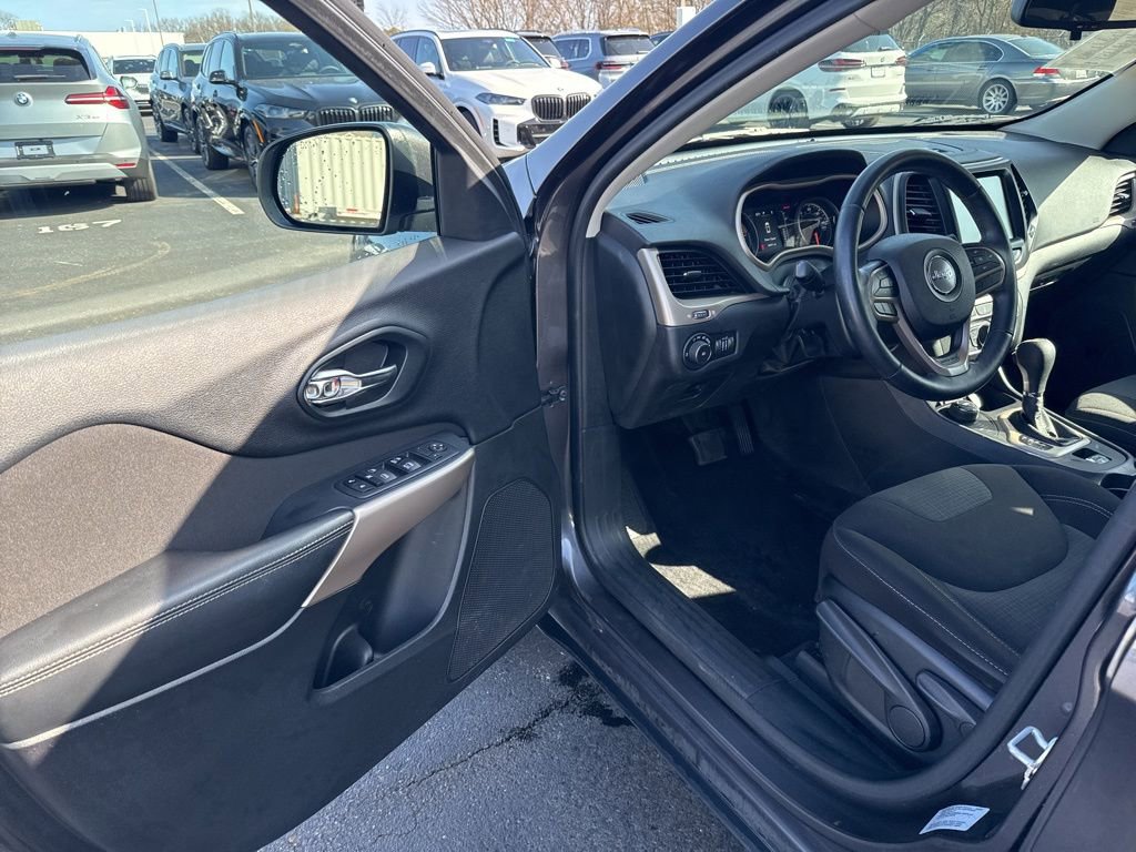 Used 2017 Jeep Cherokee Latitude w/ Cold Weather Group image 10