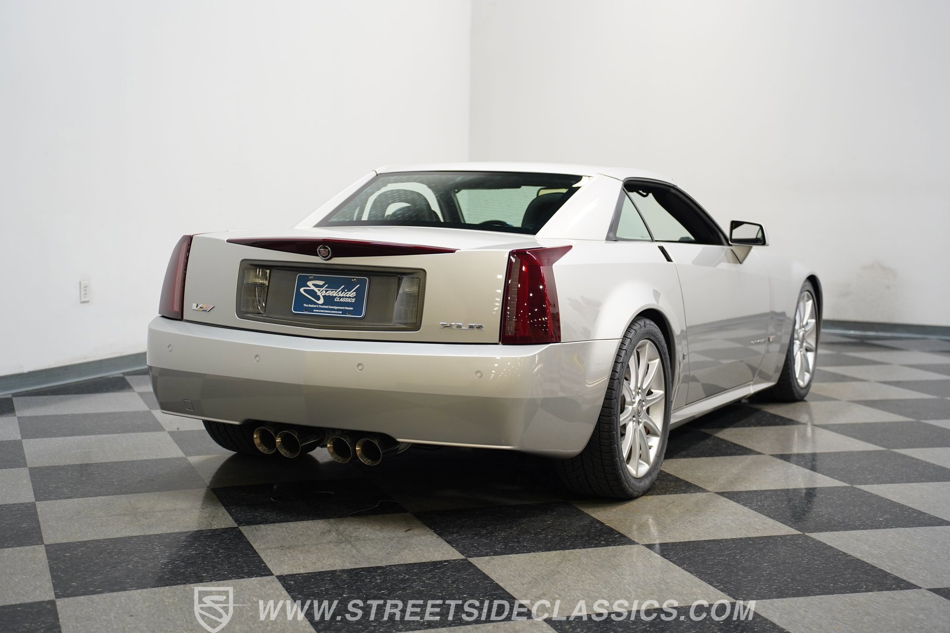 Used 2006 Cadillac XLR V image 11