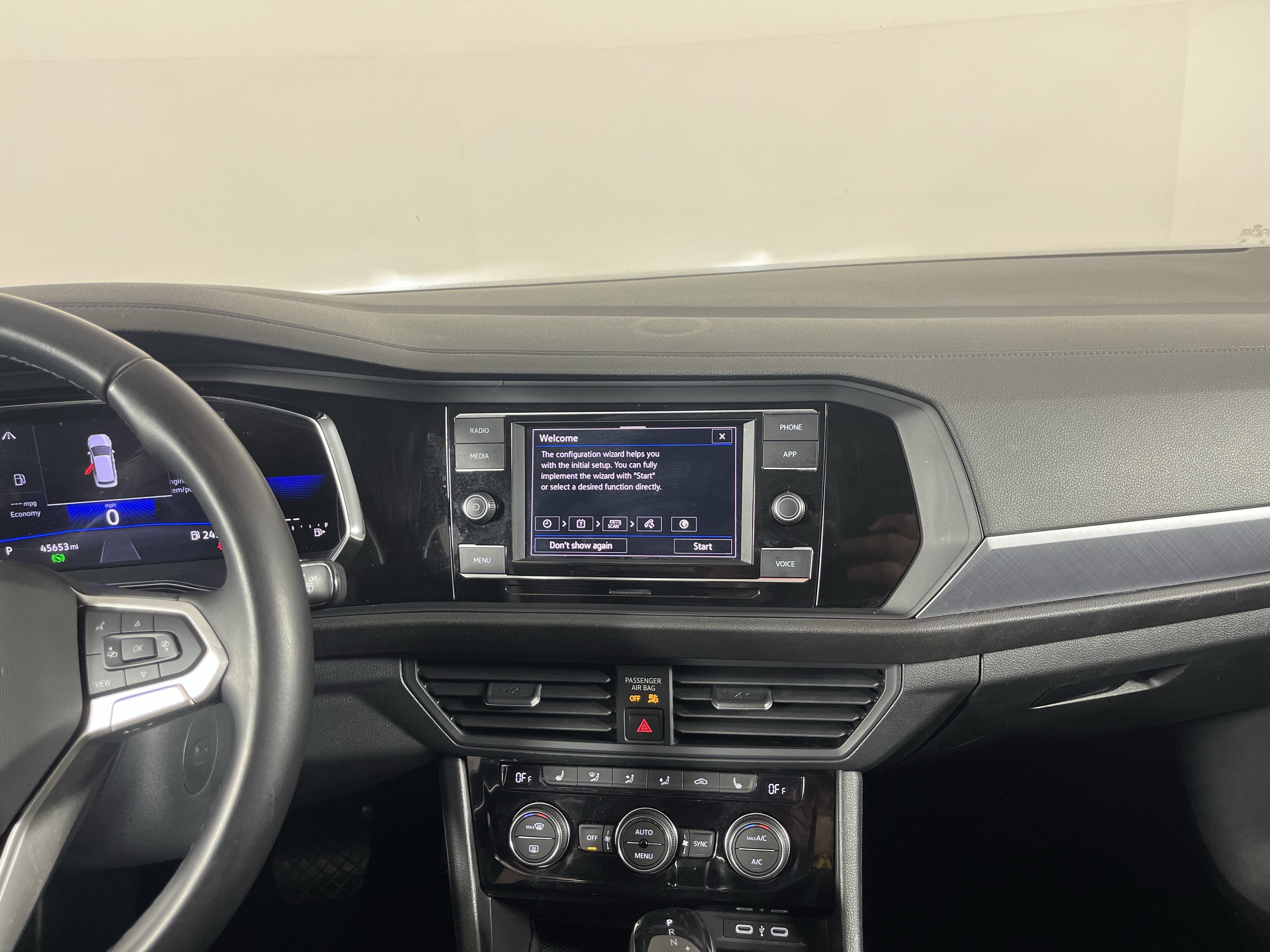 Certified 2023 Volkswagen Jetta SE w/ Panoramic Sunroof Package image 14