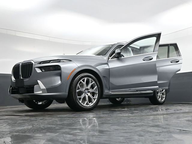Used 2024 BMW X7 xDrive40i image 45