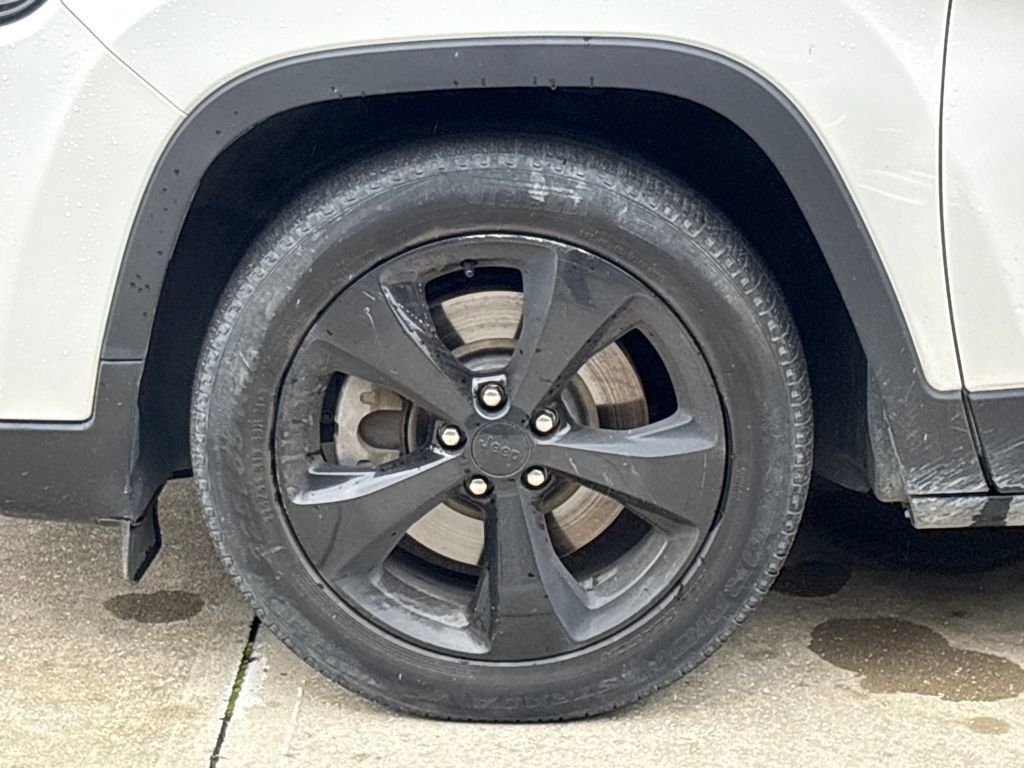 Used 2020 Jeep Cherokee Latitude Plus image 11