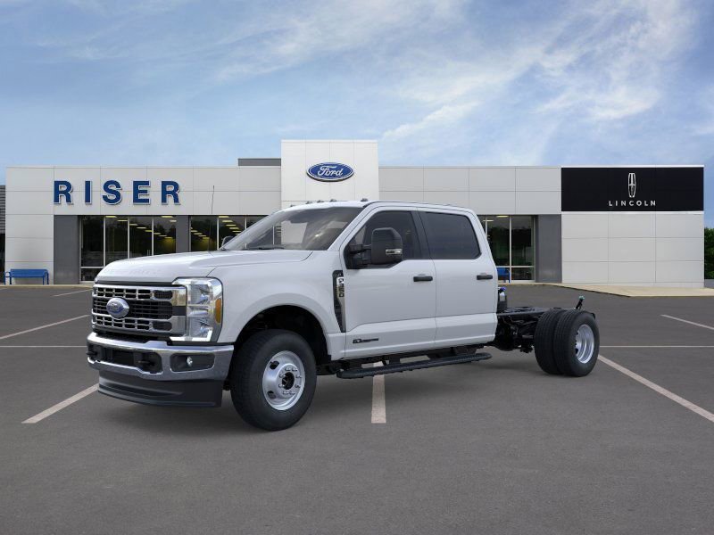 New 2026 Ford F350 4x4 Crew Cab DRW Super Duty image 1