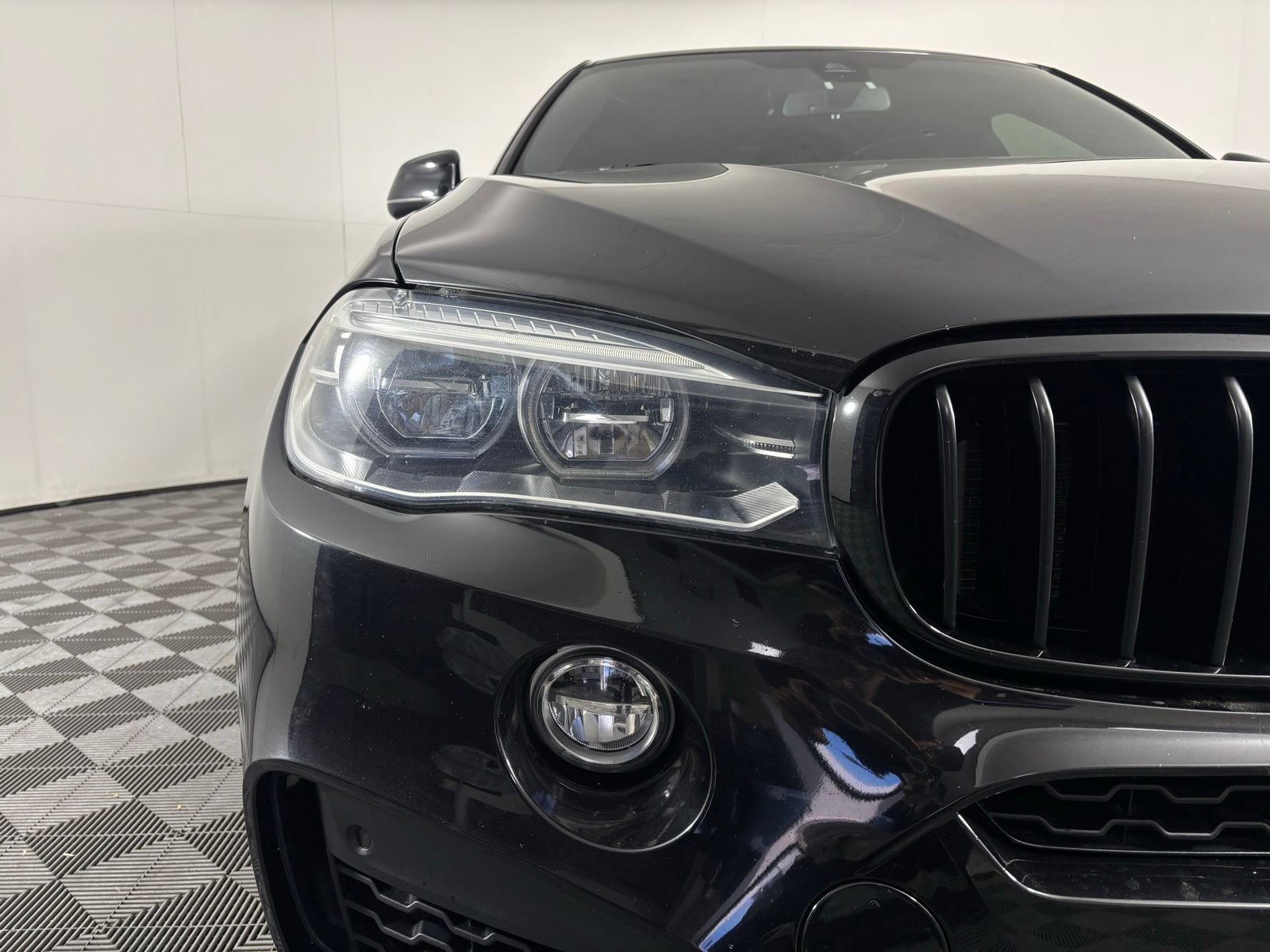 Used 2019 BMW X6 xDrive50i w/ M Sport Package AWD/4WD image 2