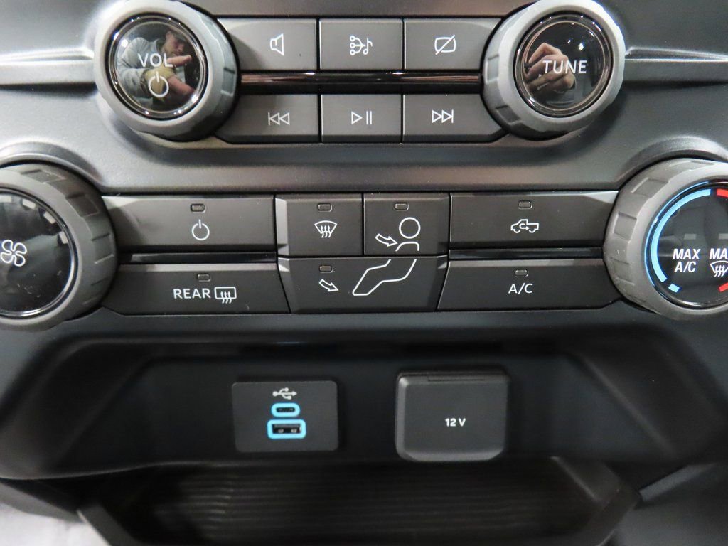 Used 2024 Ford F550 4x4 Crew Cab Super Duty image 58