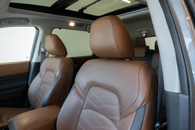Used 2023 Nissan Pathfinder Platinum w/ Cargo Package image 20