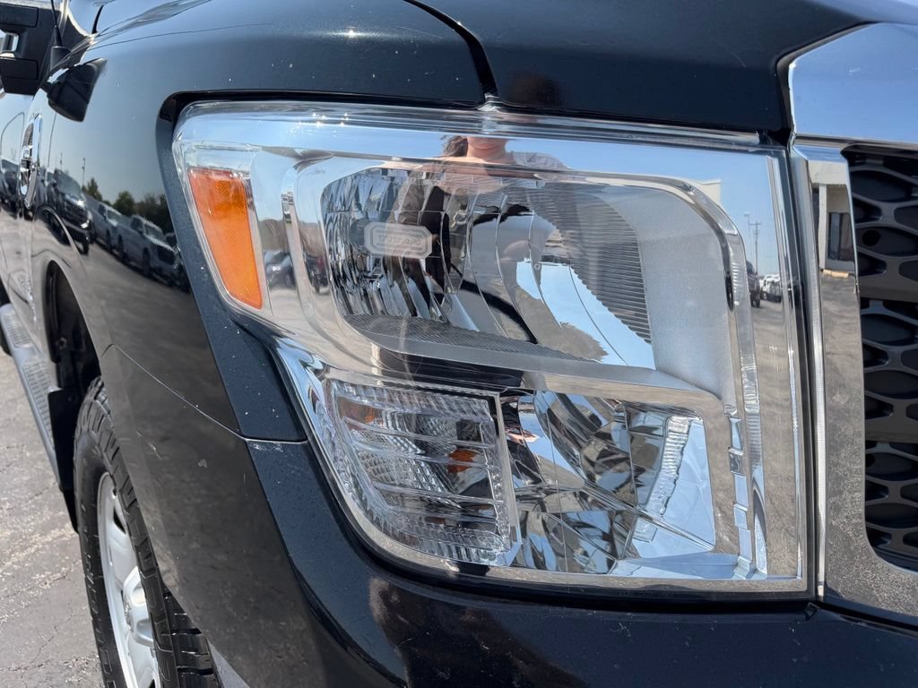 Used 2017 Nissan Titan SV AWD/4WD image 5