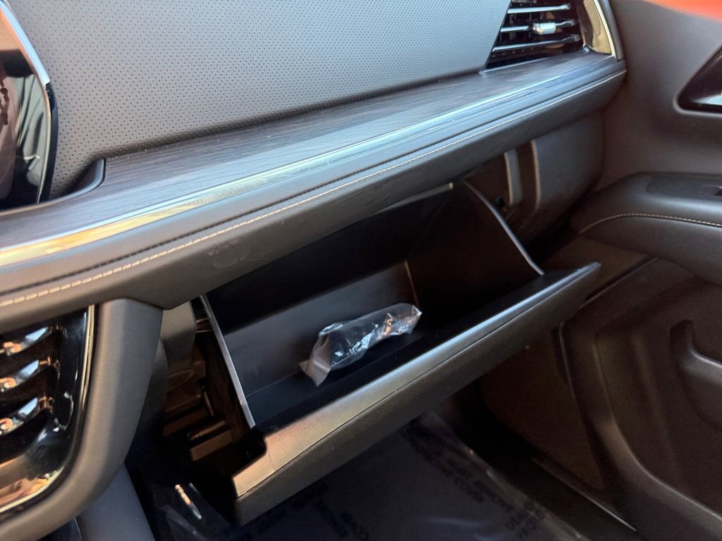 Certified 2025 Chevrolet Suburban Premier RWD image 23