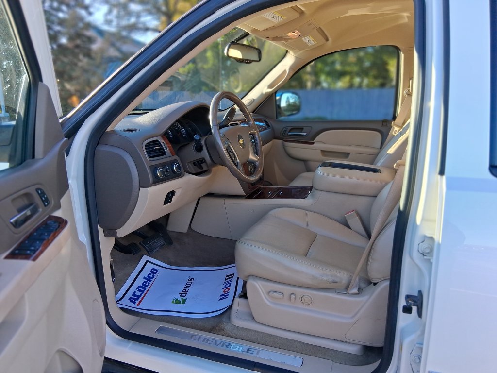 Used 2012 Chevrolet Avalanche LTZ AWD/4WD image 23
