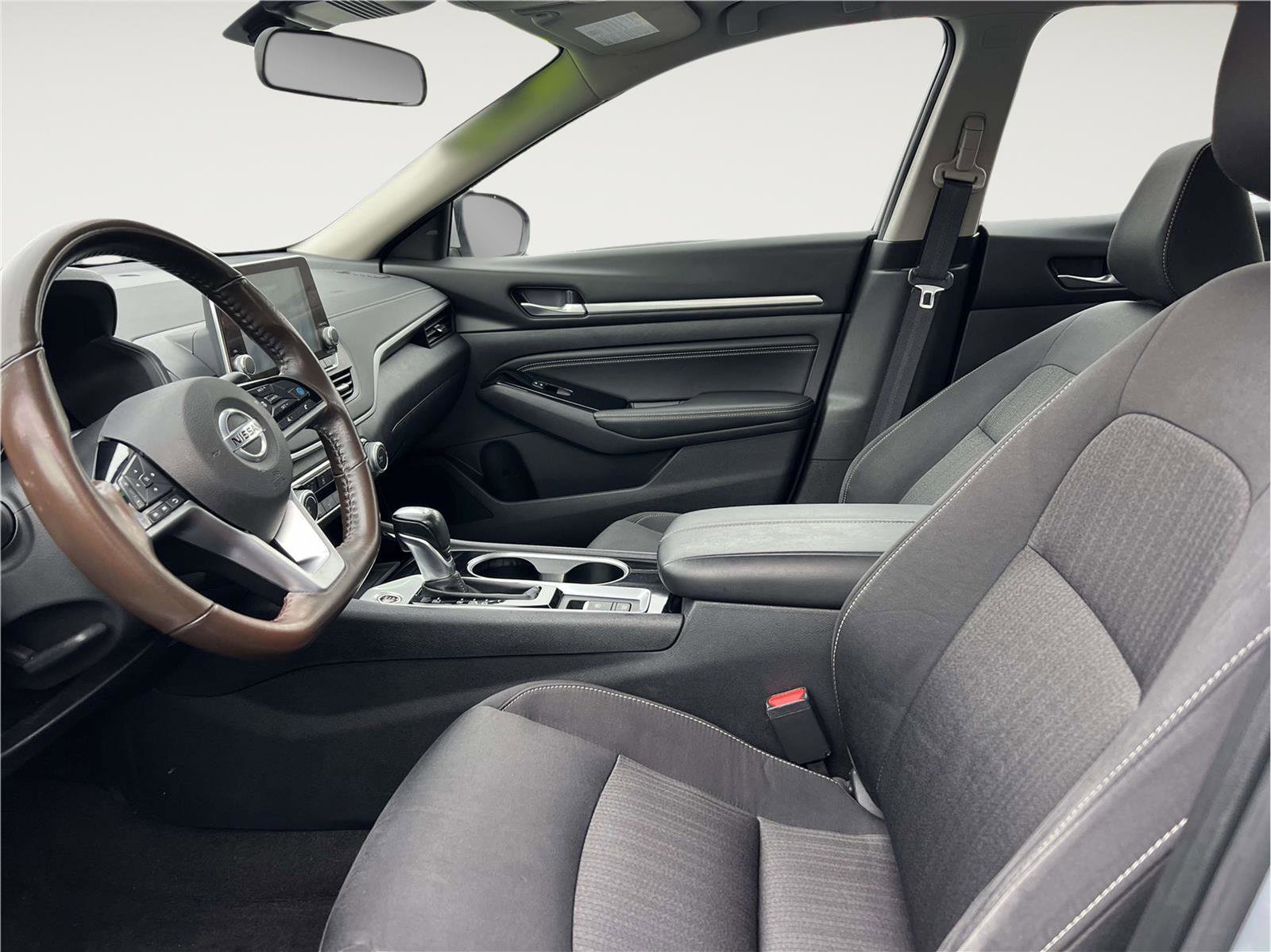 Certified 2021 Nissan Altima 2.5 SV w/ SV Premium Package image 24