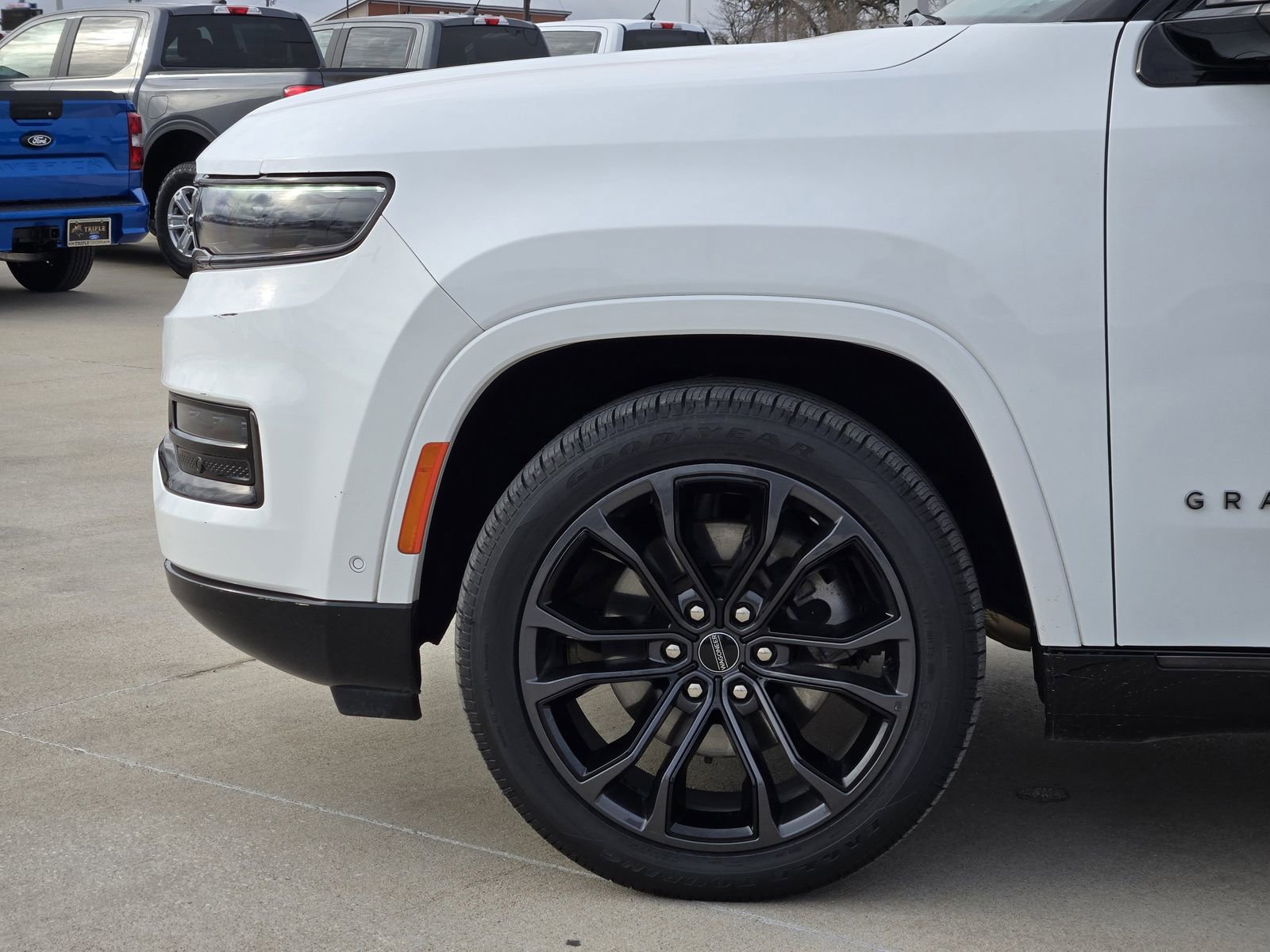 Used 2024 Jeep Grand Wagoneer Series II w/ Quick Order Packagew 28T image 9