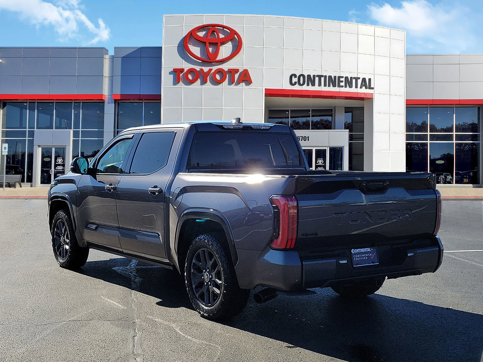 Used 2023 Toyota Tundra Platinum w/ Advanced Package image 4