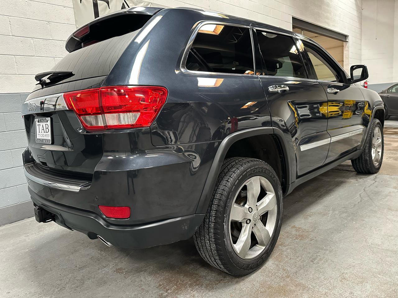 Used 2013 Jeep Grand Cherokee Overland w/ Advance Technology Group image 3