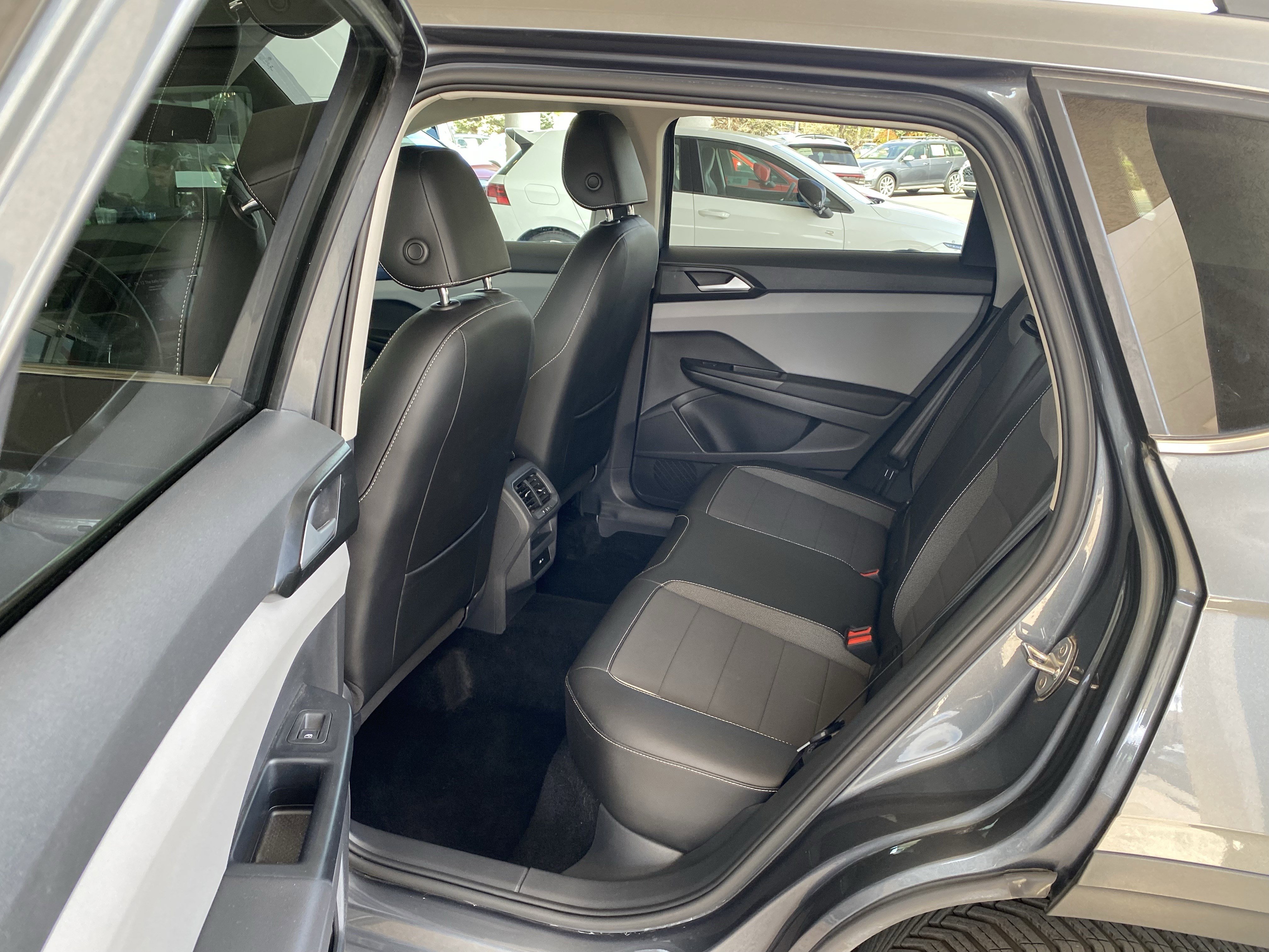 Certified 2022 Volkswagen Taos SE image 29