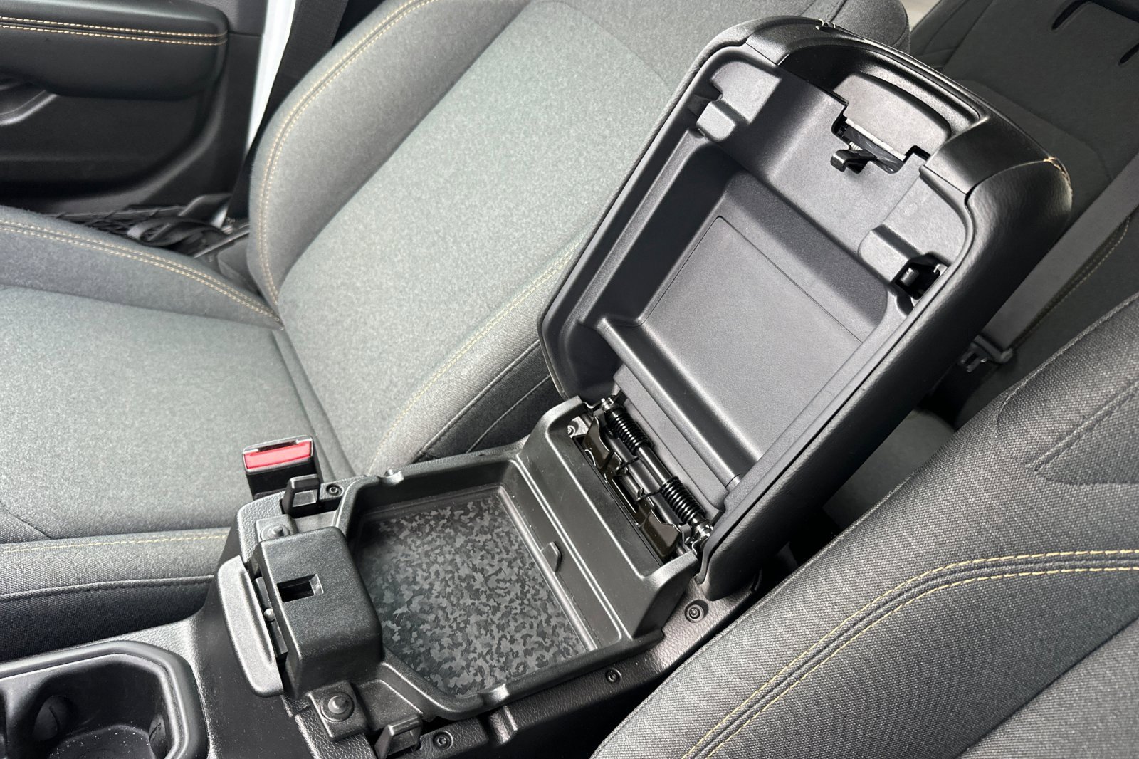 Used 2025 Jeep Wrangler Sahara image 31