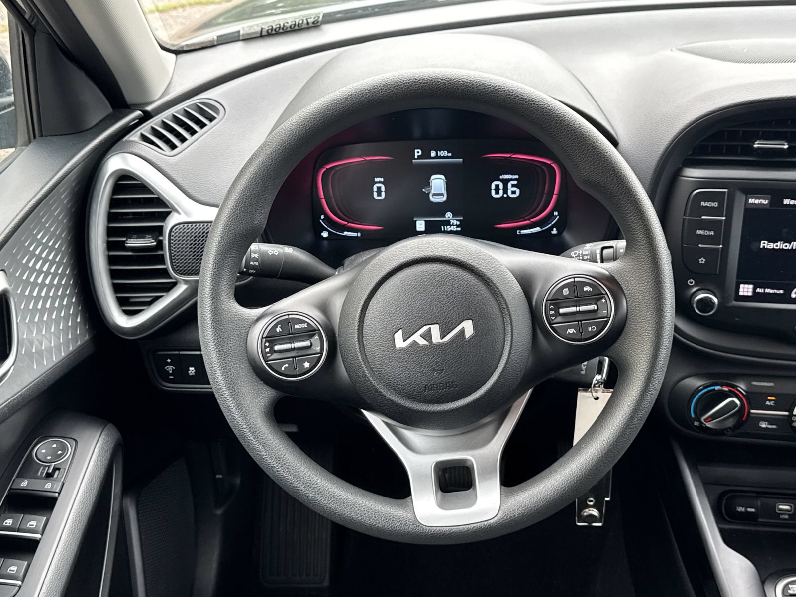 Used 2025 Kia Soul LX w/ LX Technology Package FWD image 23