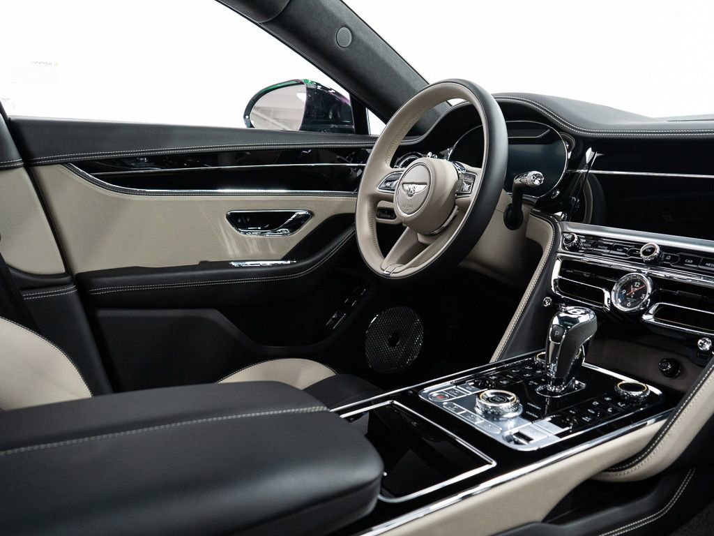 Used 2023 Bentley Flying Spur Plug-In Hybrid AWD/4WD image 29