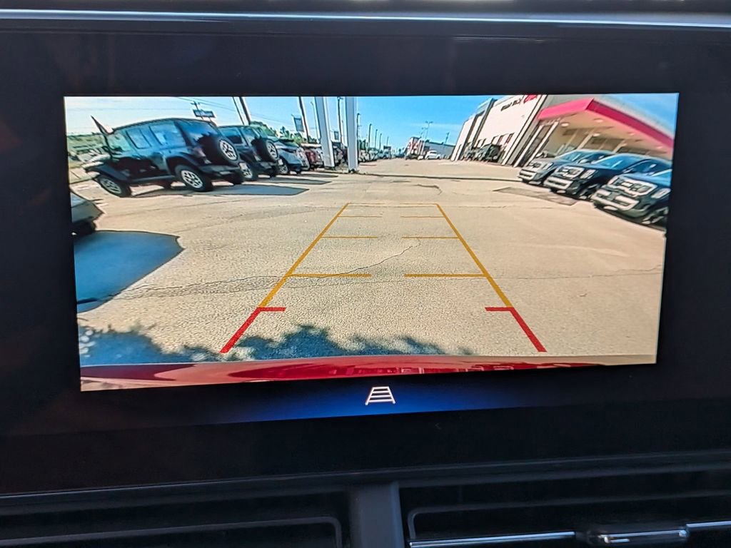 Used 2025 Chevrolet Trax LT w/ LT Convenience Package image 16