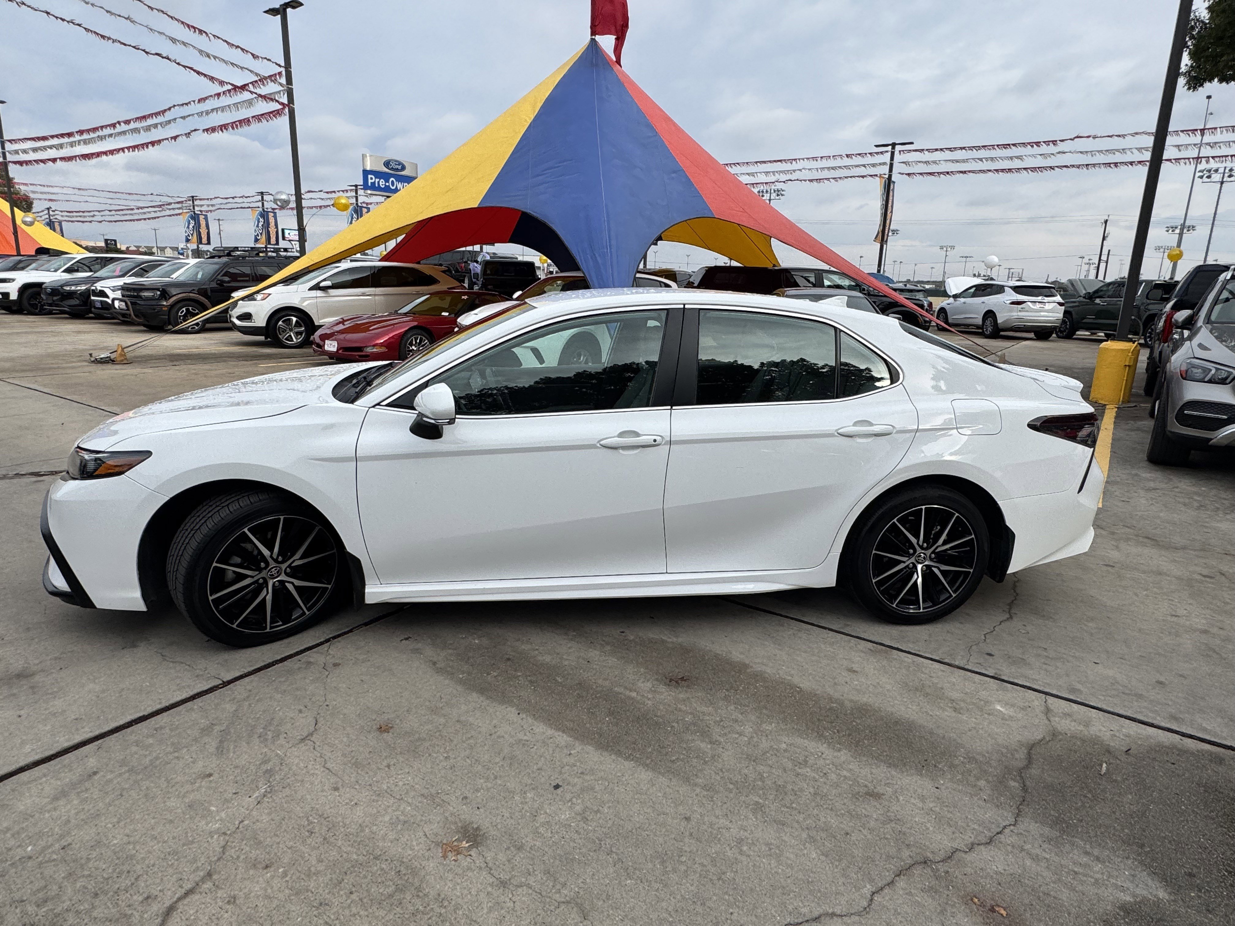 Used 2024 Toyota Camry SE image 10