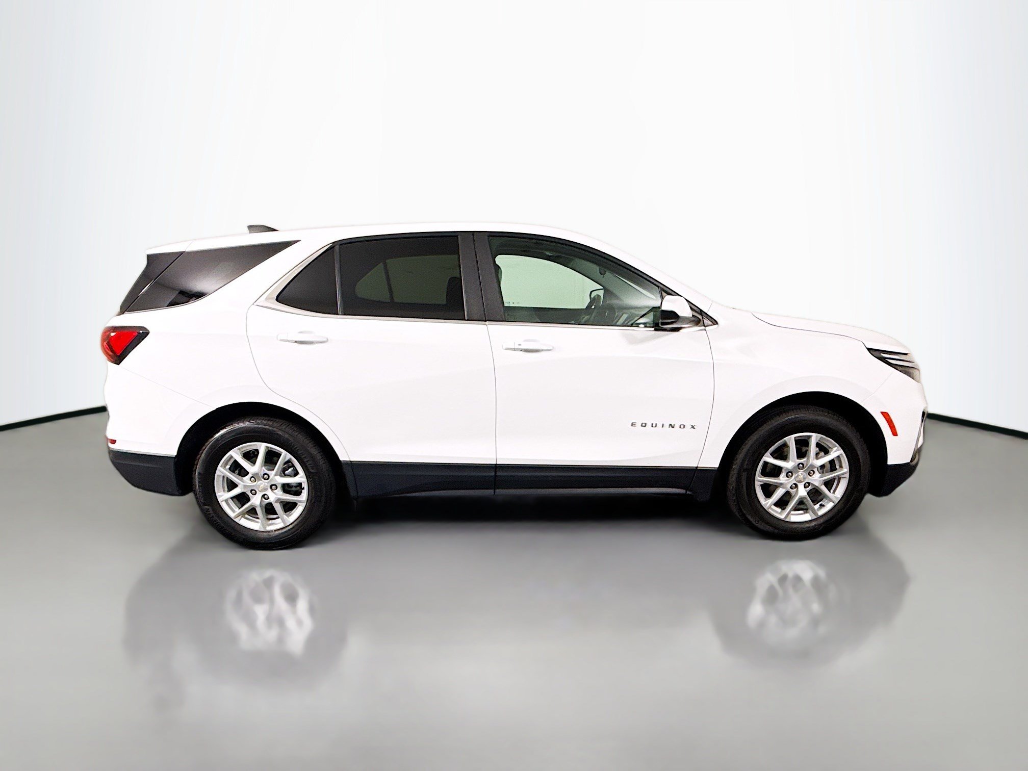 Used 2023 Chevrolet Equinox LT FWD image 11