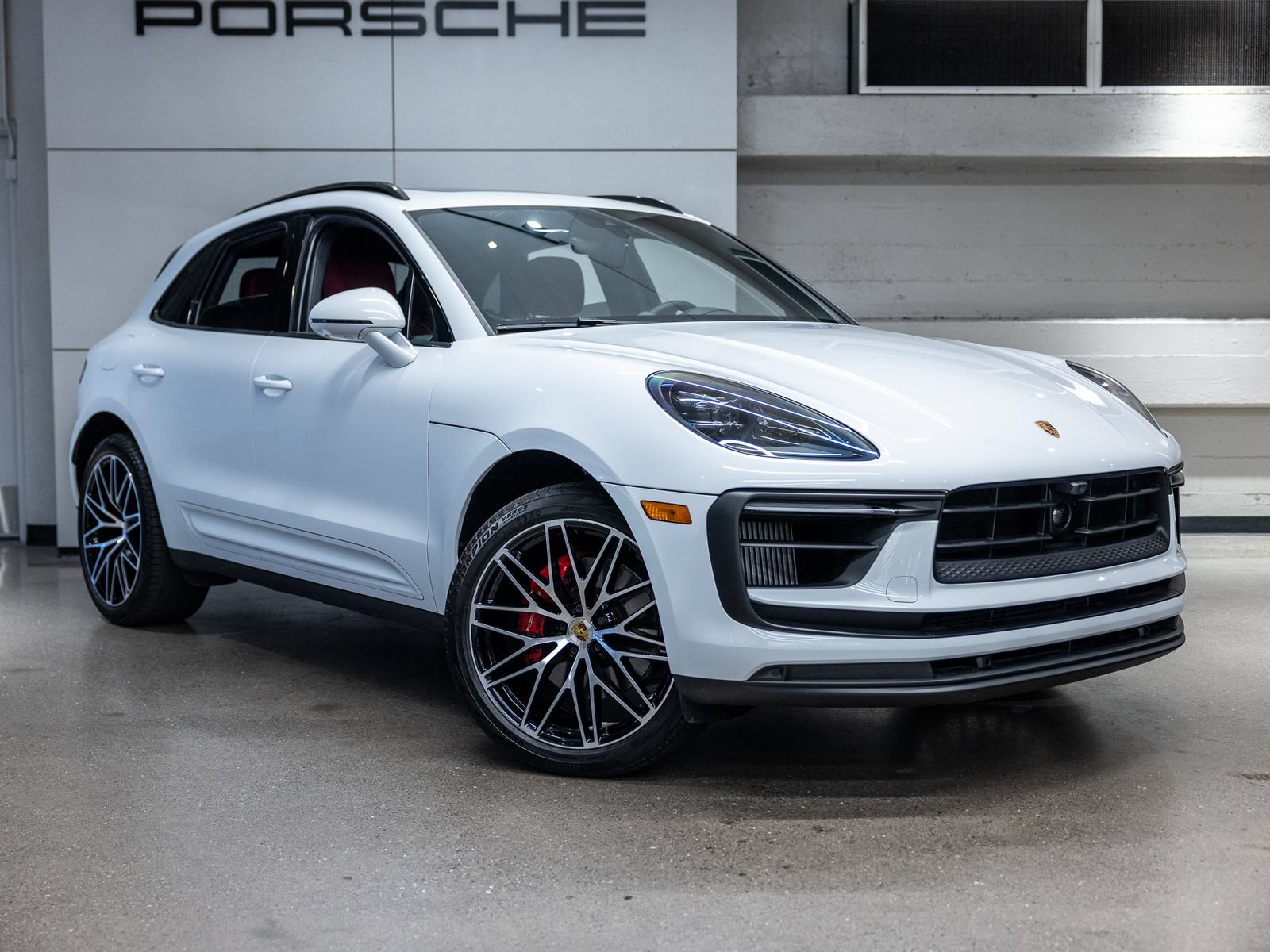 Certified 2025 Porsche Macan S AWD/4WD image 10