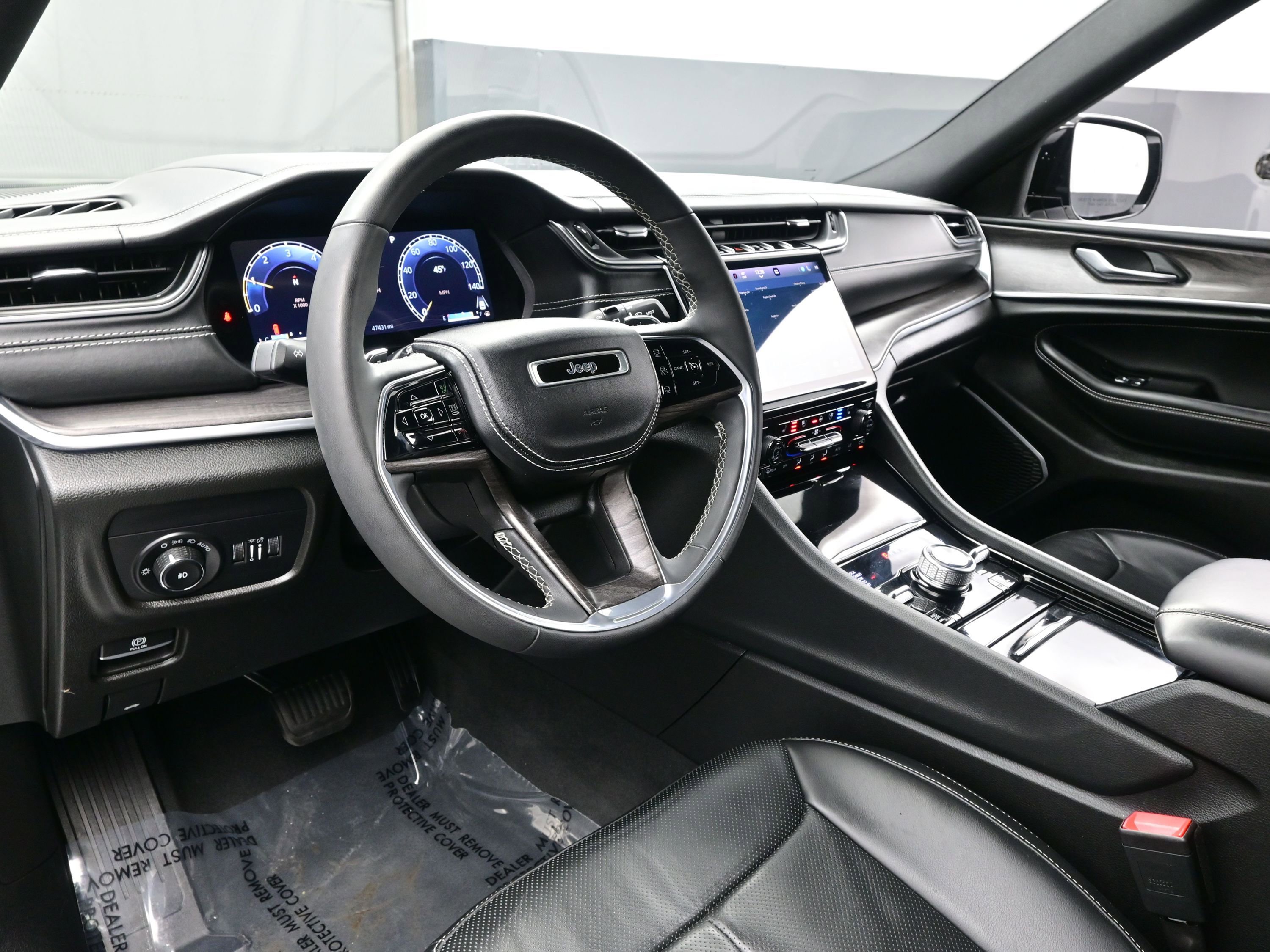 Used 2023 Jeep Grand Cherokee Overland AWD/4WD image 14