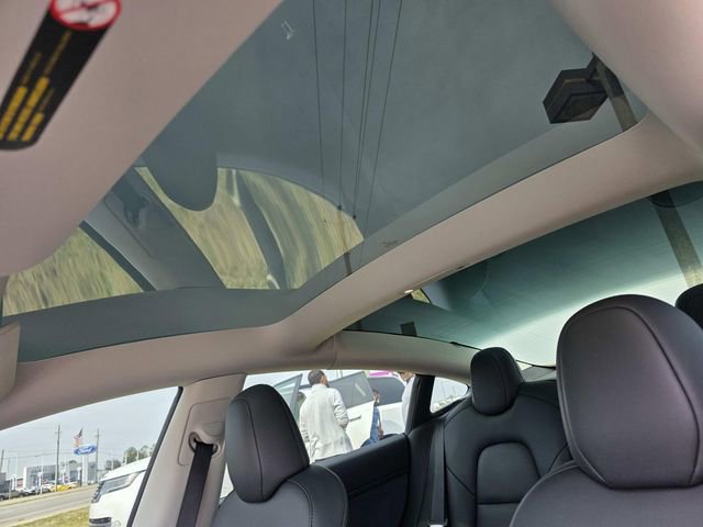 Used 2023 Tesla Model 3 Standard Range image 9