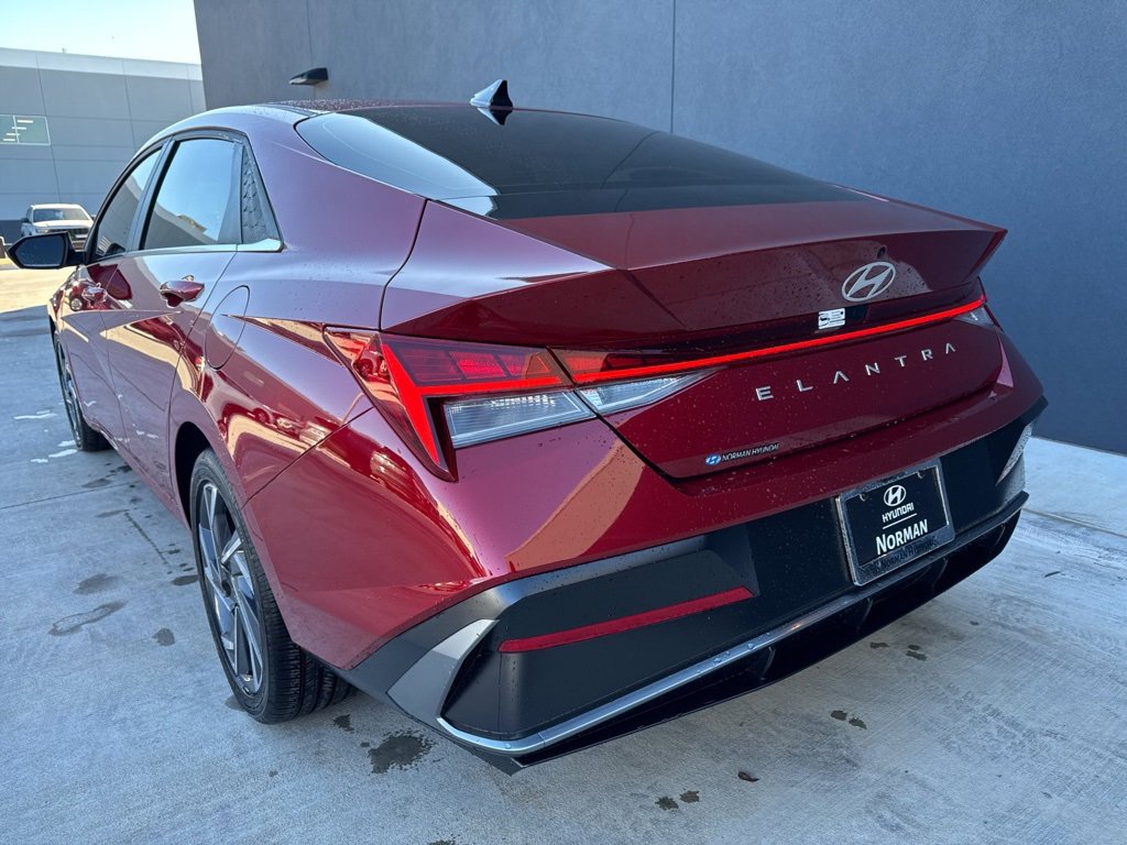 New 2025 Hyundai Elantra SEL image 6
