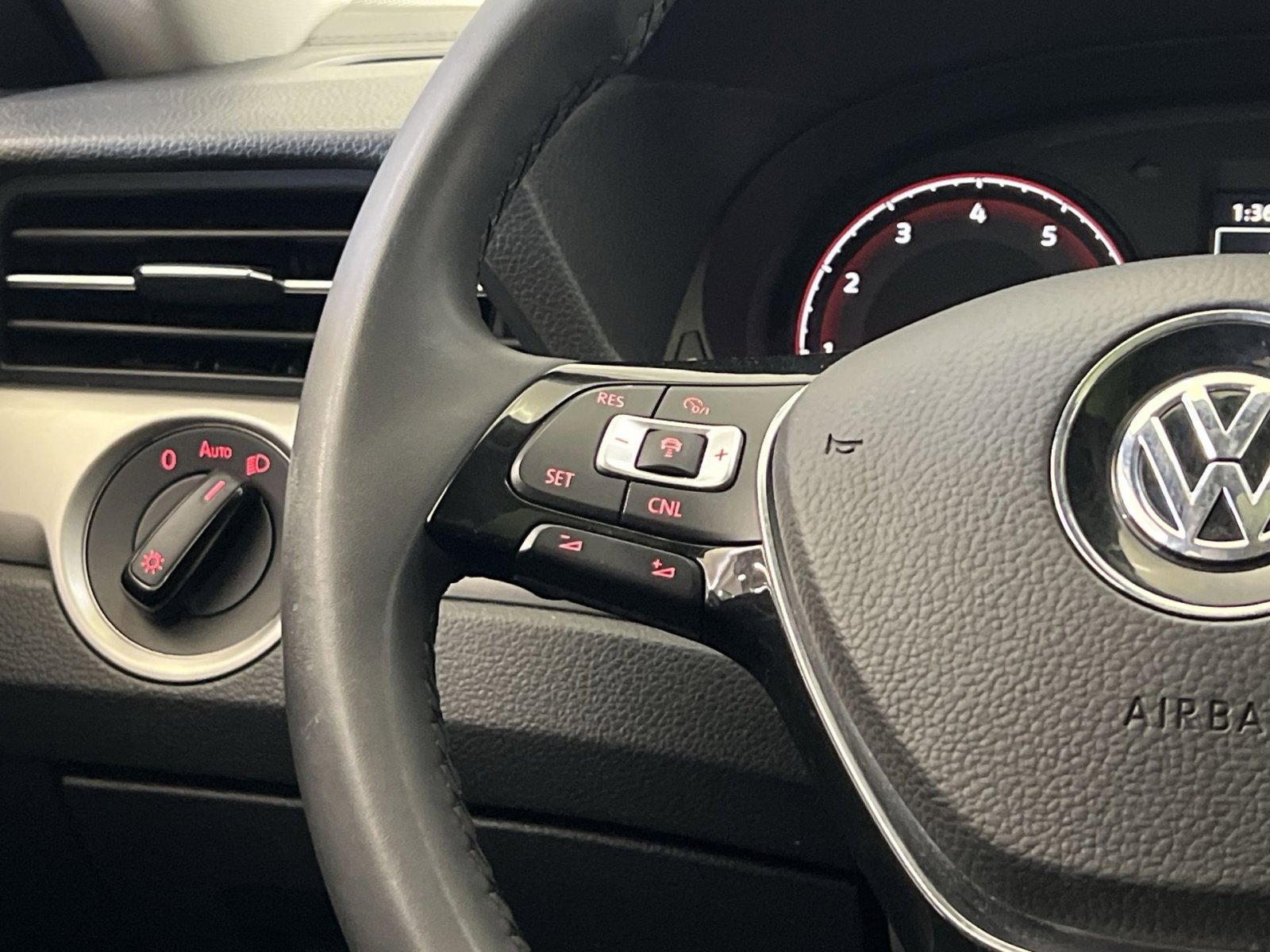 Used 2022 Volkswagen Passat 2.0T SE image 30