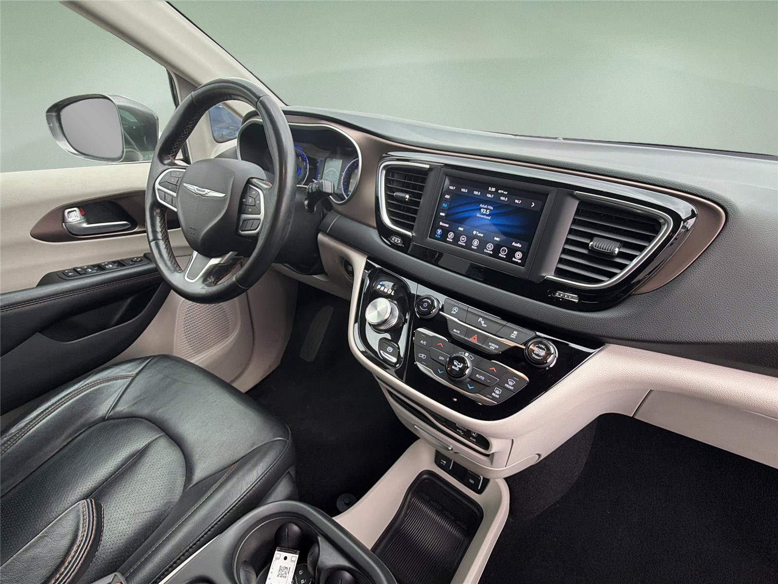 Used 2019 Chrysler Pacifica Touring-L FWD image 14