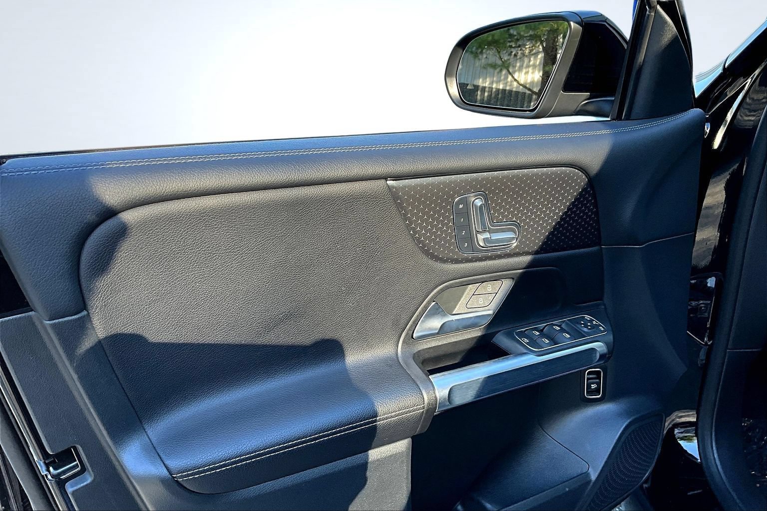Used 2025 Mercedes-Benz GLB 250 image 23