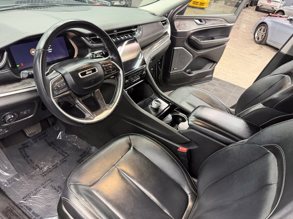 Used 2022 Jeep Grand Cherokee L Limited w/ Black Appearance Package RWD image 32