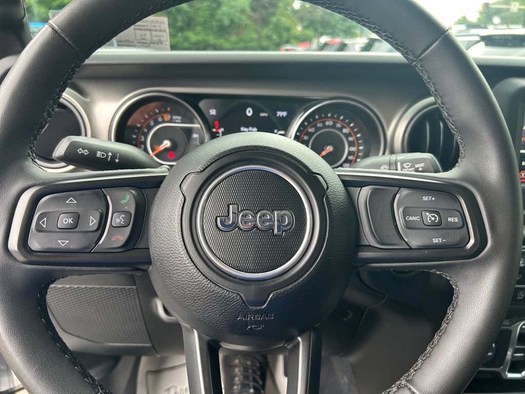Certified 2023 Jeep Gladiator Sport AWD/4WD image 15