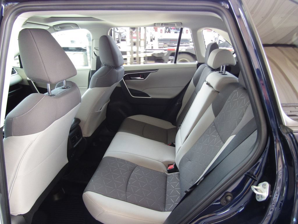 Used 2021 Toyota RAV4 XLE w/ Convenience Package AWD/4WD image 28