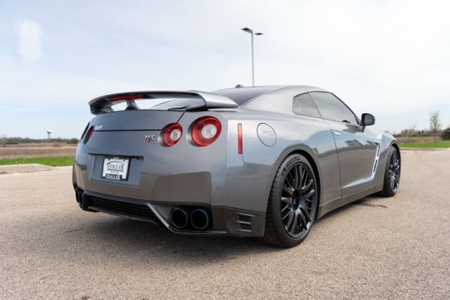Used 2016 Nissan GT-R Premium image 7